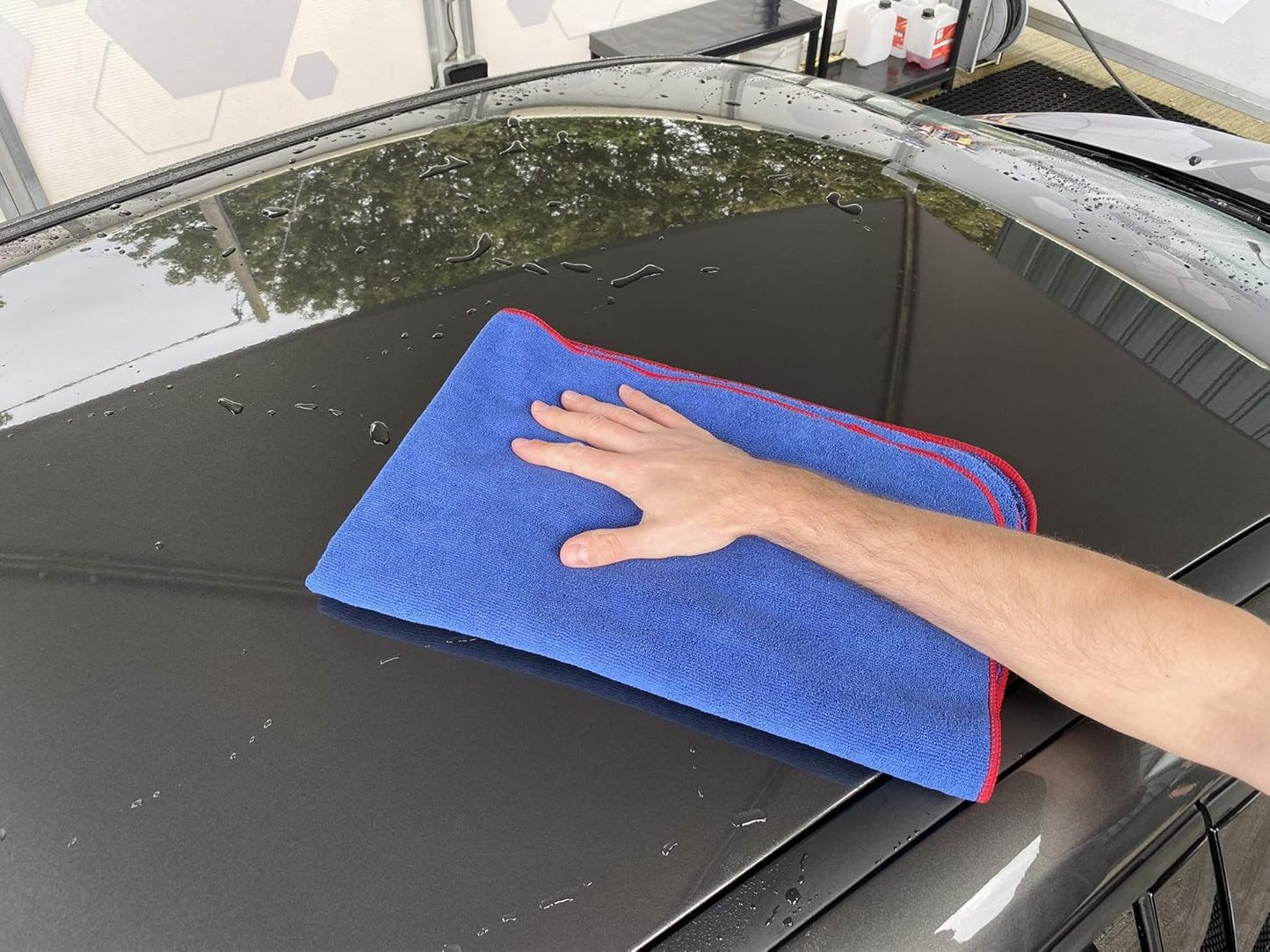 Gtechniq Microfiber Drying Towel, Scratch Resistant, Ultra Split Fibers, Machine Washable, 23.6" x 35.4", 450gsm, Car Detailing Accessory
